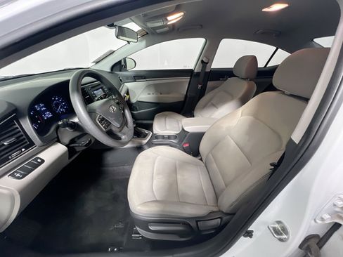 Used 2017 Hyundai Elantra SE image 11