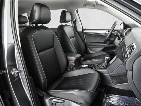 Used 2023 Volkswagen Tiguan SE AWD/4WD image 21