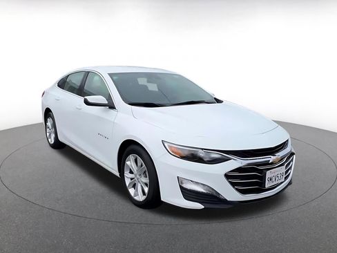 Used 2024 Chevrolet Malibu LT image 3