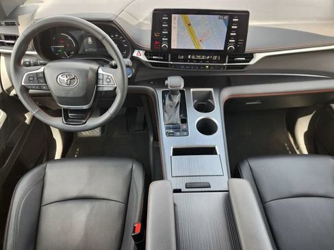 Certified 2022 Toyota Sienna XSE FWD image 26