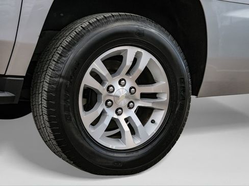 Used 2018 Chevrolet Suburban LT image 60