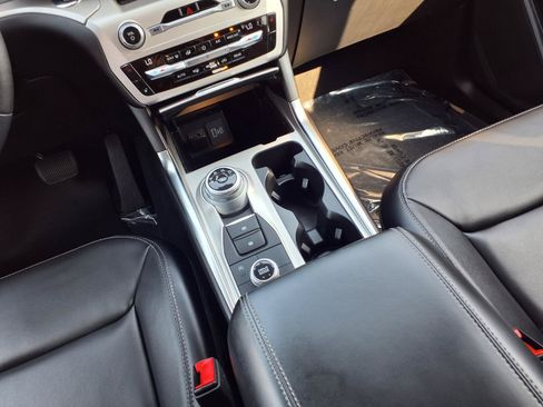 Used 2021 Ford Explorer XLT w/ Equipment Group 202A AWD/4WD image 12