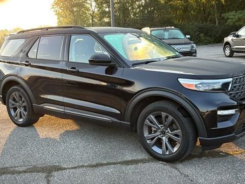 Used 2022 Ford Explorer XLT w/ Equipment Group 202A AWD/4WD image 25