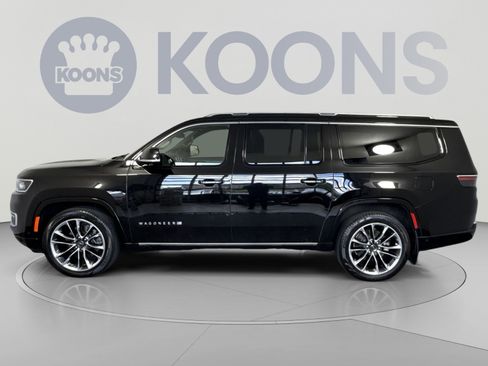 Used 2023 Jeep Wagoneer L Series III w/ Premium Group I AWD/4WD image 2
