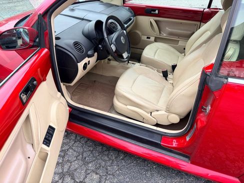 Used 2009 Volkswagen Beetle Convertible image 10