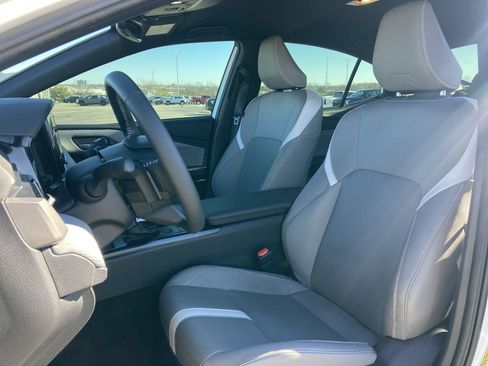 Certified 2025 Toyota Camry SE w/ Convenience Package image 13