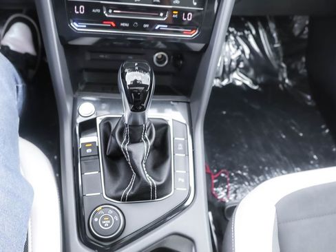 Used 2025 Volkswagen Taos SE image 22