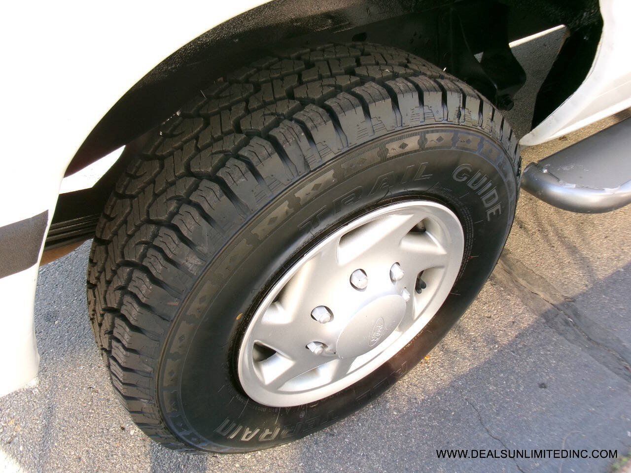 Used 2014 Ford E-250 and Econoline 250 w/ Power Group RWD image 6