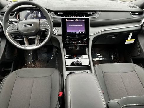 New 2025 Jeep Grand Cherokee Laredo X image 5