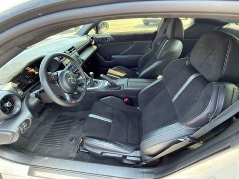 Used 2024 Toyota GR86 Premium w/ Performance Package image 6
