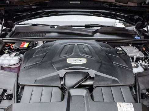 Used 2023 Porsche Cayenne Platinum Edition image 32