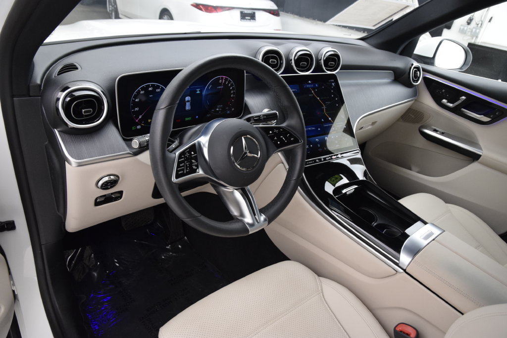 Used 2025 Mercedes-Benz GLC 350e 4MATIC image 20