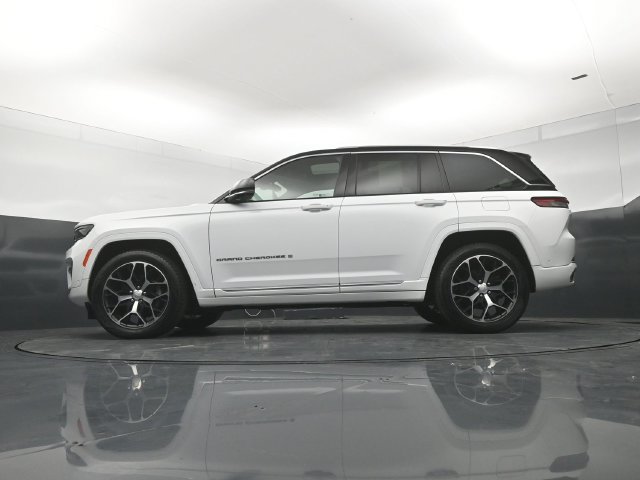 Used 2022 Jeep Grand Cherokee Summit AWD/4WD image 21