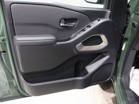 Used 2024 Nissan Frontier SV image 13