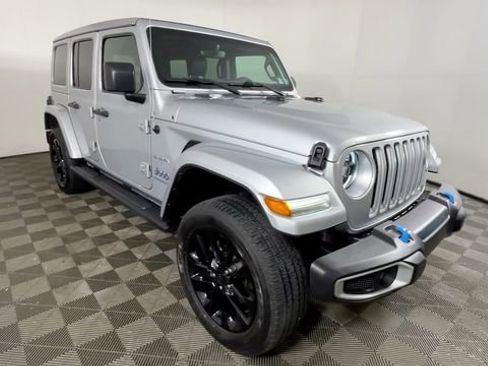Used 2023 Jeep Wrangler Unlimited Sahara w/ Cold Weather Group AWD/4WD image 11