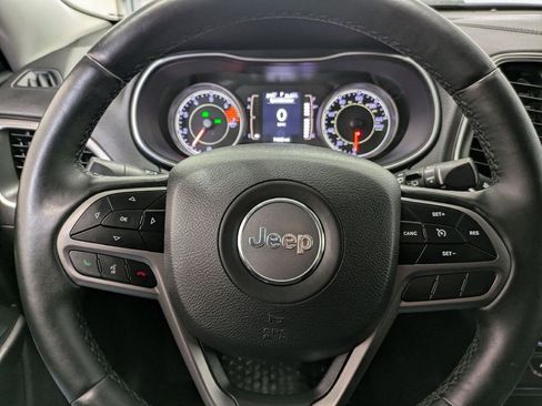 Used 2019 Jeep Cherokee Latitude Plus w/ Cold Weather Group AWD/4WD image 17