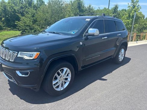Used 2017 Jeep Grand Cherokee Overland w/ Jeep Active Safety Group AWD/4WD image 13