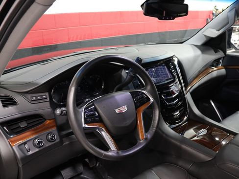 Used 2016 Cadillac Escalade ESV Luxury image 37