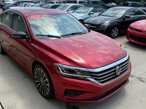 Used 2022 Volkswagen Passat 2.0T FWD image 2