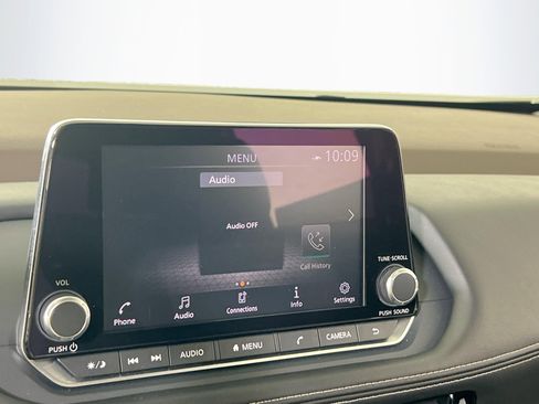 Used 2021 Nissan Rogue SV image 14