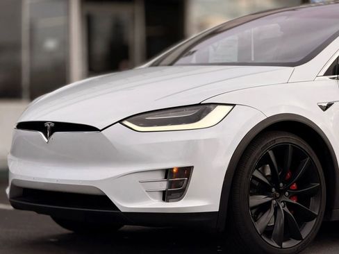 Used 2018 Tesla Model X P100D image 4