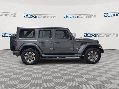 Used 2018 Jeep Wrangler Unlimited Sahara AWD/4WD image 2