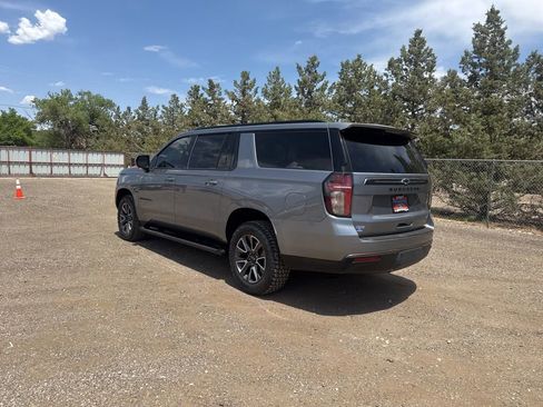 Used 2022 Chevrolet Suburban Z71 AWD/4WD image 3