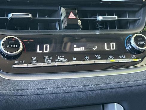 Certified 2022 Toyota Corolla Cross XLE FWD image 25