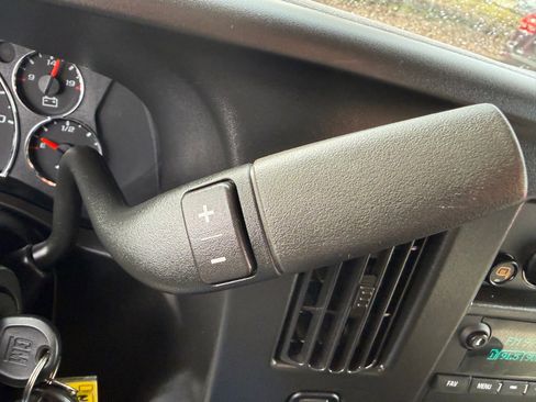 Used 2023 GMC Savana 2500 image 27