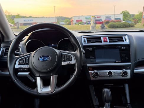 Used 2017 Subaru Outback 3.6R Limited AWD/4WD image 11