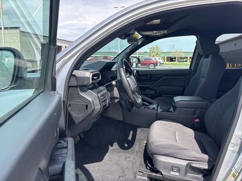 Used 2025 Toyota Tacoma SR w/ SR Upgrade Package AWD/4WD image 9