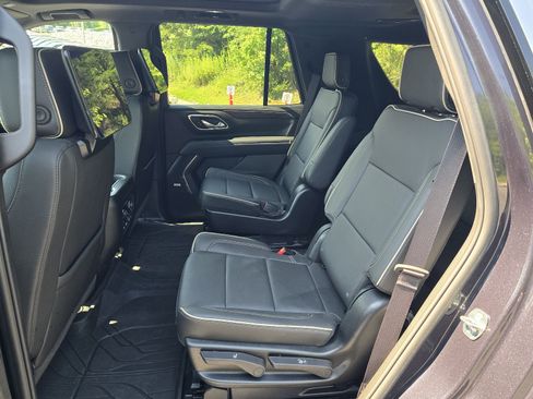 Used 2024 Chevrolet Tahoe Premier AWD/4WD image 12