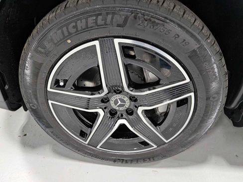 Used 2026 Mercedes-Benz GLC 300 4MATIC image 3