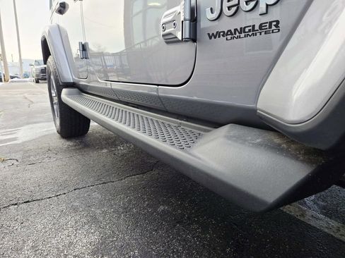 Used 2021 Jeep Wrangler Unlimited Sahara w/ Cold Weather Group image 17