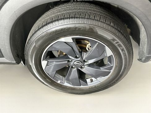 Used 2025 Nissan Rogue SV FWD image 11