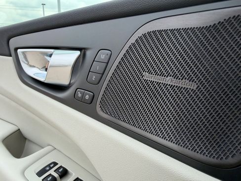 New 2026 Volvo XC60 B5 Ultra w/ Protection Package Premier image 18