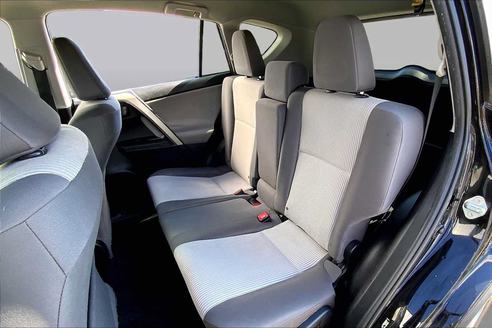 Used 2014 Toyota RAV4 LE AWD/4WD image 19