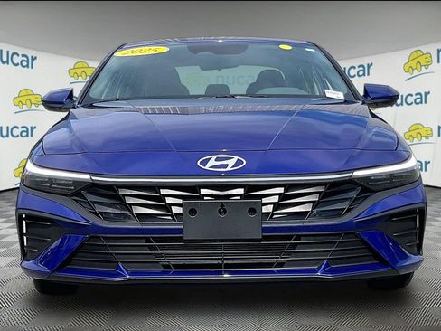 Used 2025 Hyundai Elantra SE FWD image 2