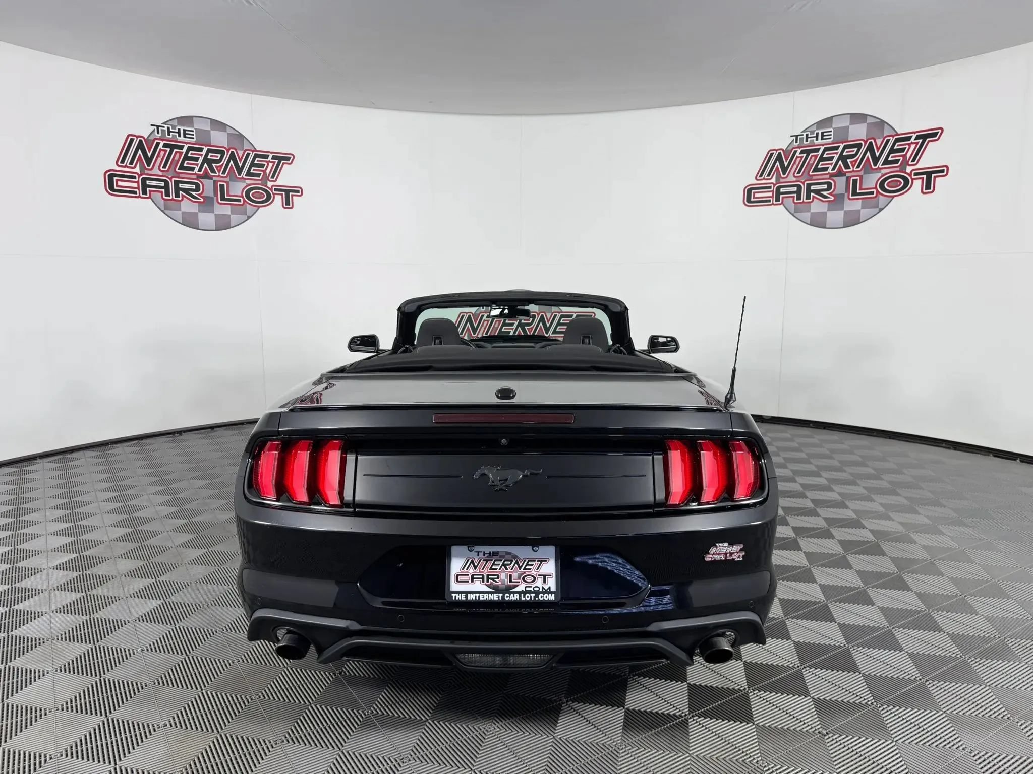 Used 2020 Ford Mustang Convertible w/ Equipment Group 101A RWD image 10