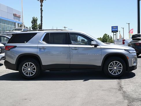 Used 2023 Chevrolet Traverse LT FWD image 4