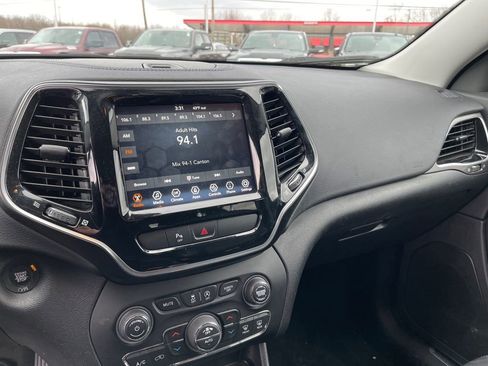 Used 2020 Jeep Cherokee Limited image 17