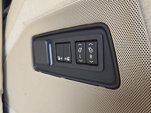 Used 2021 Cadillac Escalade Premium Luxury image 45