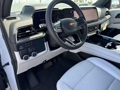 New 2026 Chevrolet Suburban Premier RWD image 19