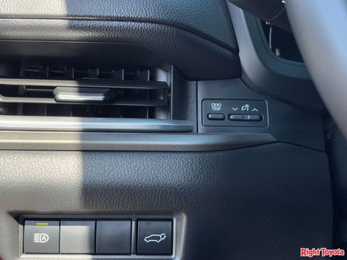 Certified 2025 Toyota Grand Highlander FWD image 31