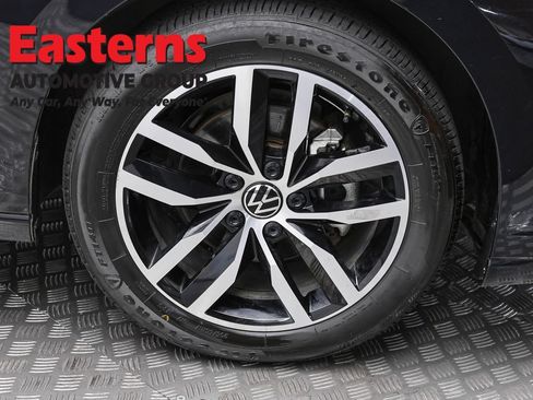 Used 2025 Volkswagen Jetta SE FWD image 30