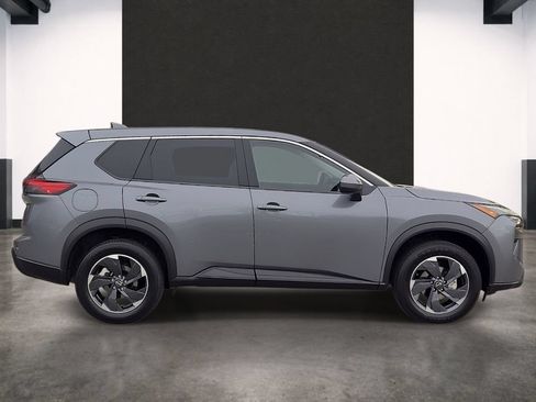Used 2025 Nissan Rogue SV FWD image 5