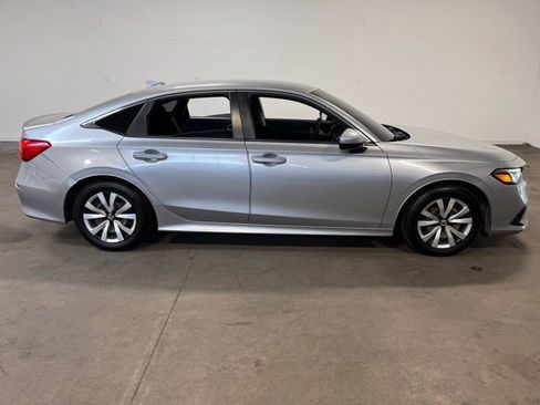 Used 2022 Honda Civic LX image 2