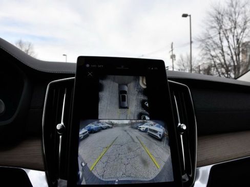 Certified 2025 Volvo XC90 B5 Plus image 13