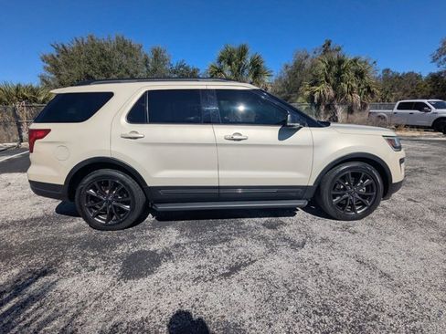 Used 2018 Ford Explorer XLT w/ Equipment Group 202A image 4