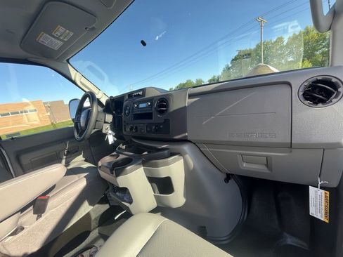 New 2024 Ford E-450 and Econoline 450 Super Duty w/ Power Windows & Locks Group image 18